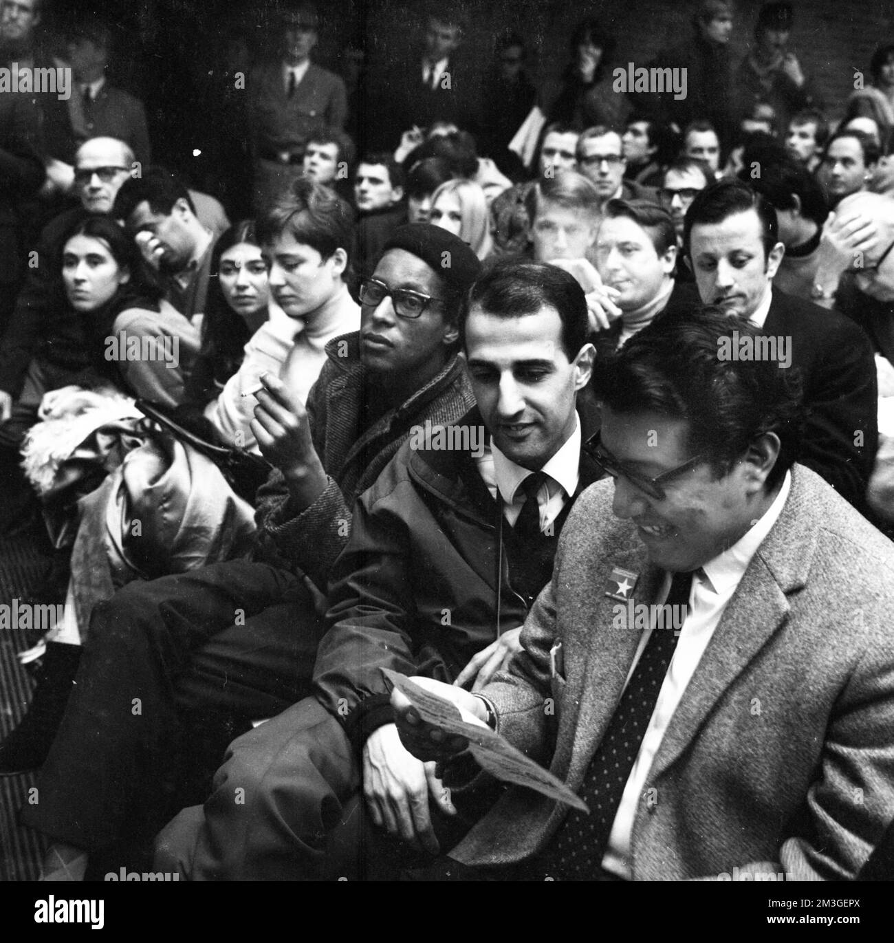 Der 1968. Internationale Vietnamkongress und die anschließende Demonstration durch Studenten der Technischen Universität Berlin und 44 weiterer Länder Stockfoto Der 1968. Internationale Vietnamkongress und die anschließende Demonstration durch Studenten der Technischen Universität Berlin und 44 weiterer Länder Stockfoto
