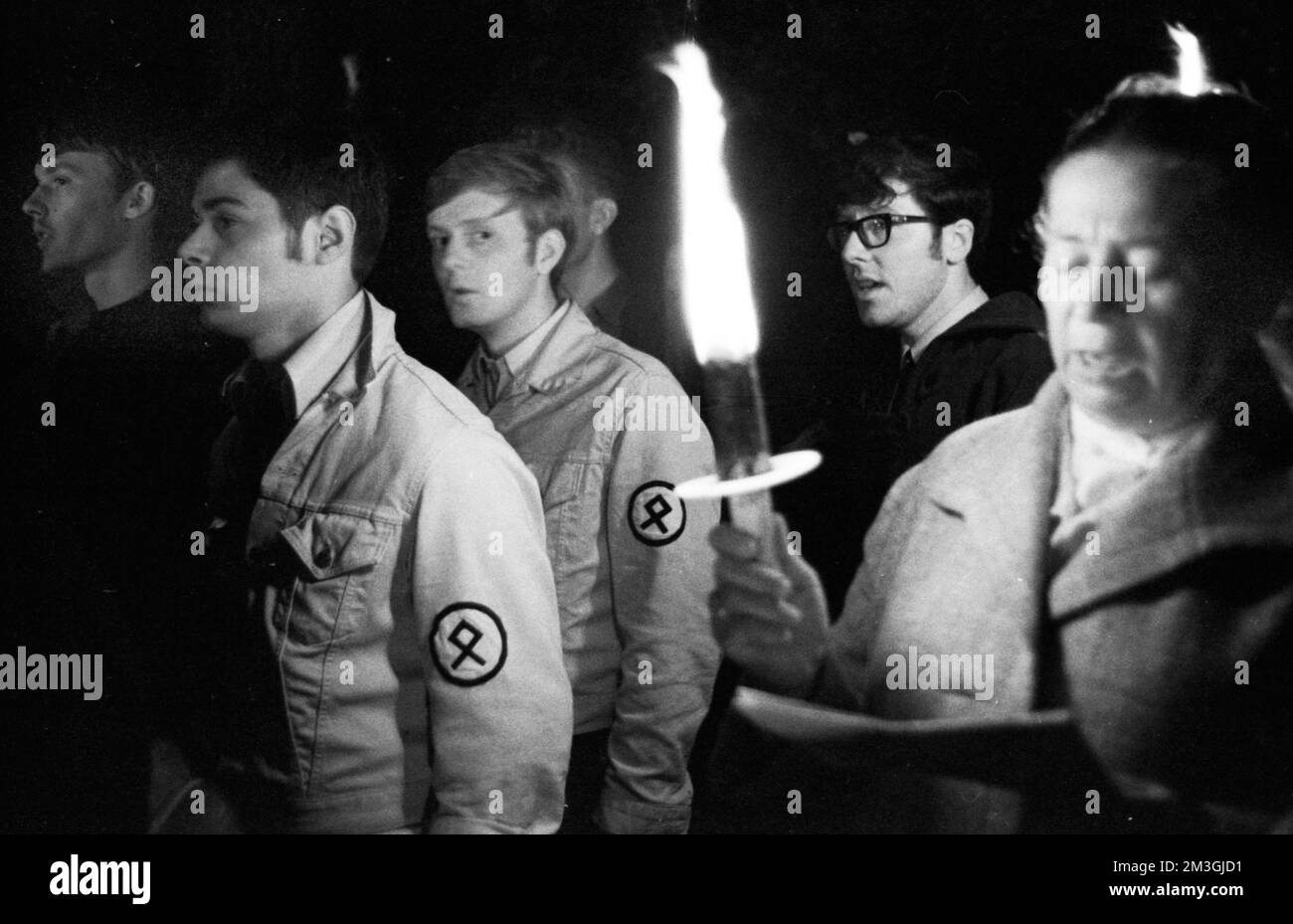 Im Stil und Geist der Hitlerjugend (HJ) und der sogenannten Heimattreue Jugend trafen sich alte und Neonazis im Teutoburger Wald, begleitet von Stockfoto