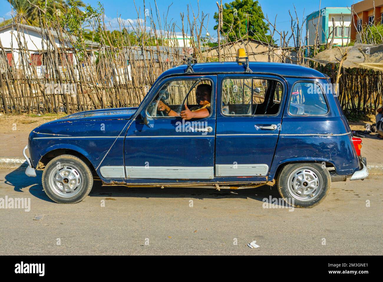 Altes Taxi, Toliara, Madagaskar Stockfoto