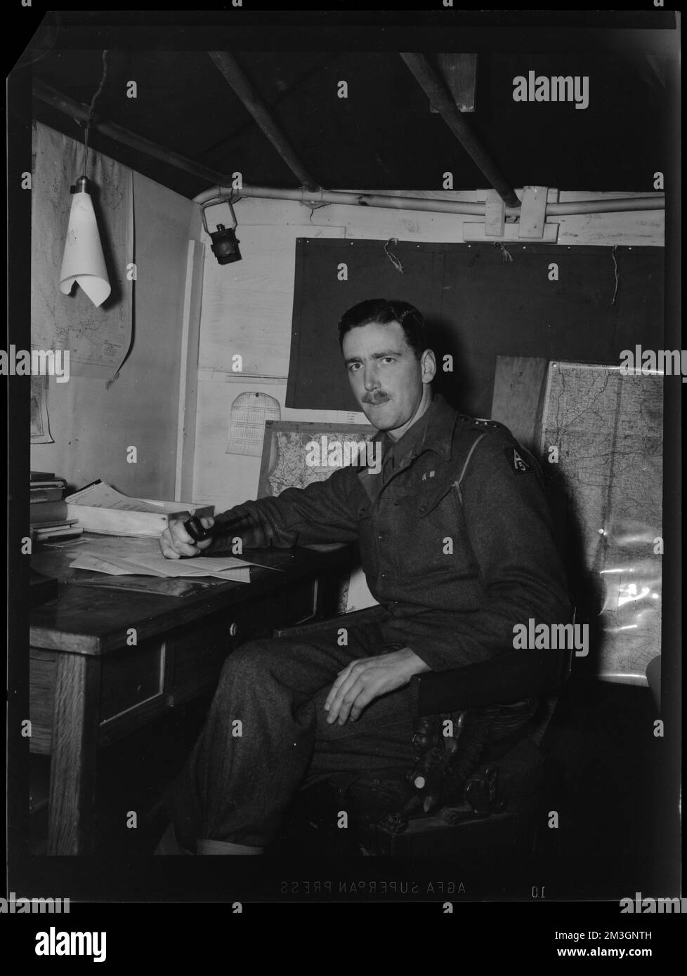Mitglied der Fünften Armee der Vereinigten Staaten, Militärpersonal, Schreibtische. Samuel Chamberlain Fotosammlung Negatives Stockfoto