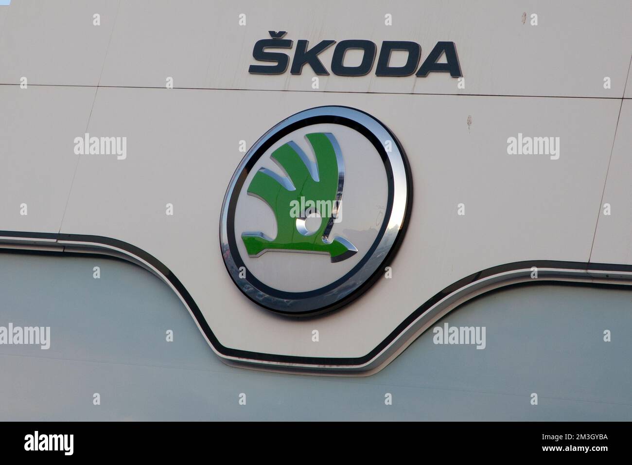 Skoda-Logo in einem Ausstellungsraum in Danzig, Polen Stockfoto