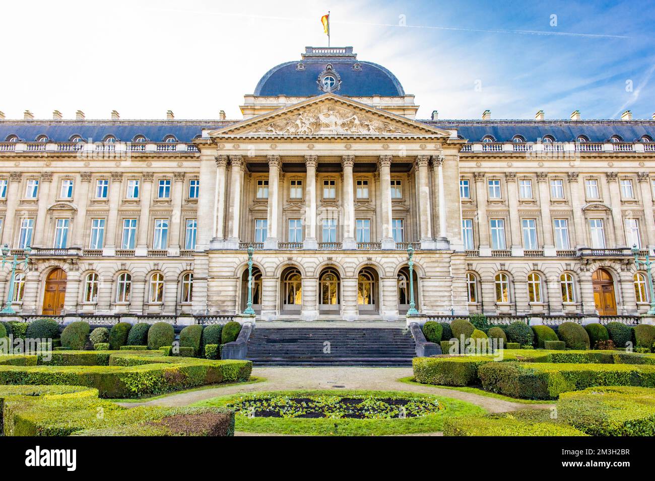 Blick auf den Königspalast von Brüssel am sonnigen Sommertag Stockfoto