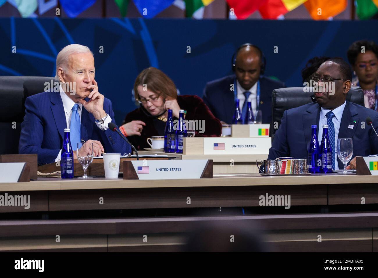 Washington DC, USA. 15.. Dezember 2022. Präsident Joe Biden und der senegalesische Präsident Macky Sall nehmen am Donnerstag, den 15. Dezember 2022, am Treffen der Staats- und Regierungschefs des US-Afrika-Gipfels im Walter E. Washington Convention Center in Washington Teil. Foto: Oliver Contreras/UPI Credit: UPI/Alamy Live News Stockfoto