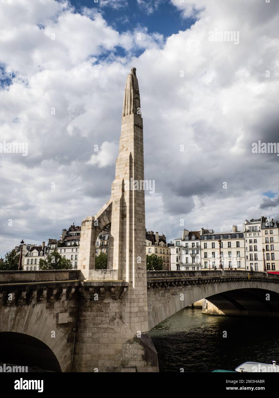 Statue von Saint Geneviève, Pont de la Tournelle, Paris, Frankreich Stockfoto