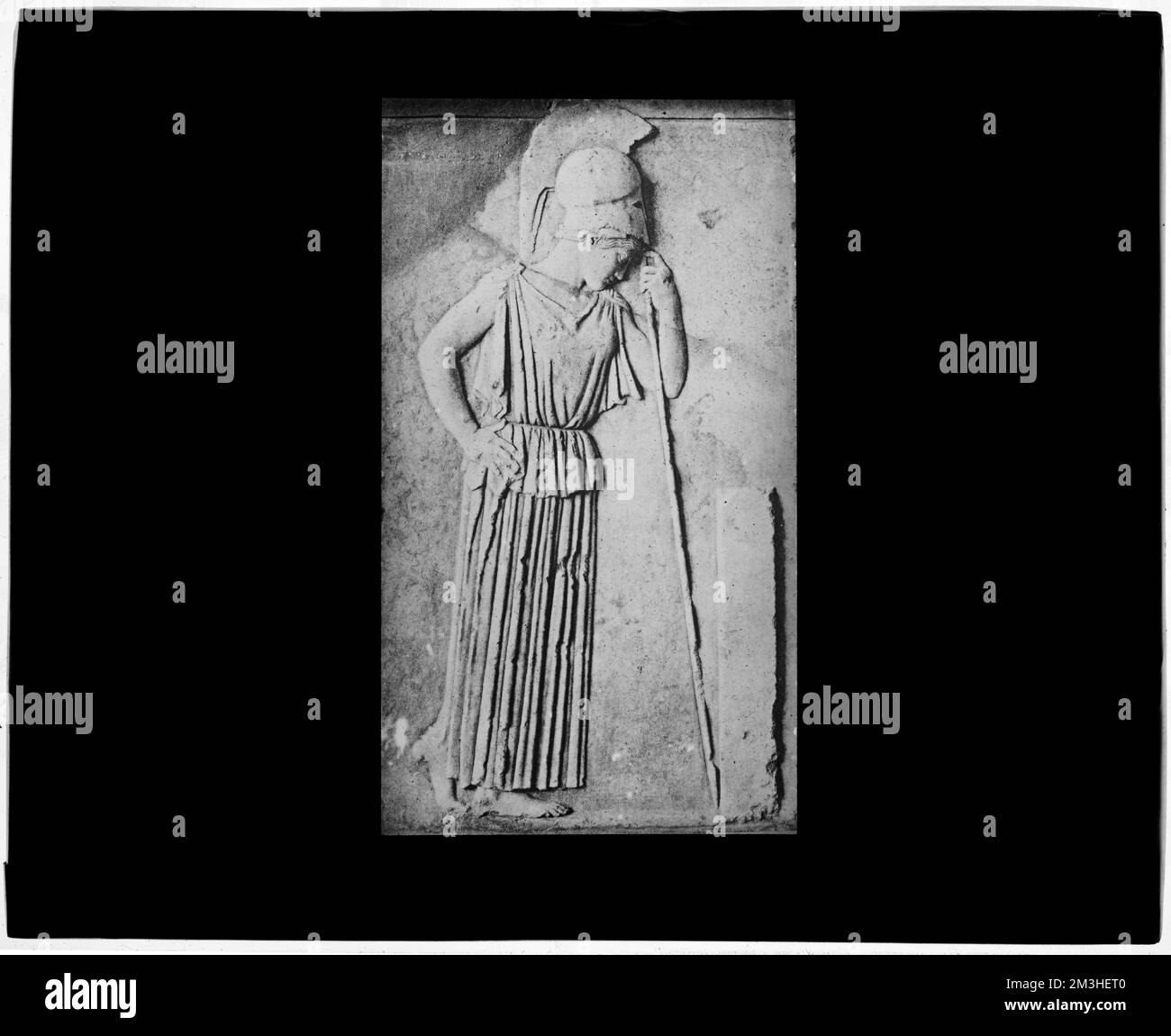 Trauernde Athene, Antiquitäten, Basreliefs, Göttinnen, Athene, griechische Gottheit, Nachdenkliche Marmorskulptur Athena : Mouseio Akropolēs. Nicholas Catsimpoolas Kollektion Stockfoto