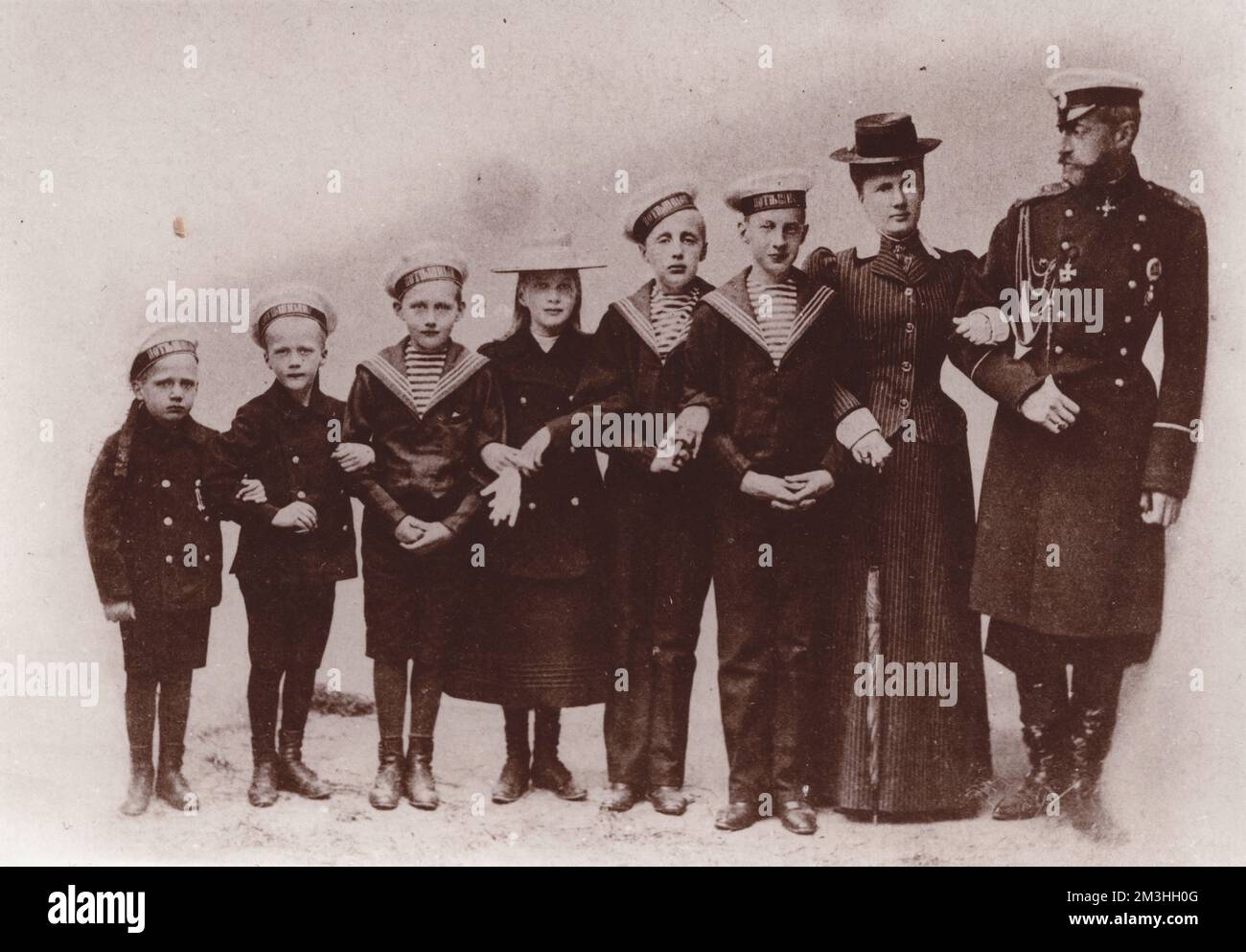 Familie Romanovs: Großherzog Konstantin Konstantinowitsch von Russland mit seiner Frau Prinzessin Elisabeth von Sachsen-Altenburg (oder Elisaveta Mavrikievna Romanova) und den Kindern Stockfoto