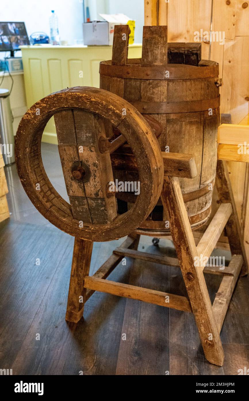 Antique Cheese Press in Colmar, Frankreich Stockfoto