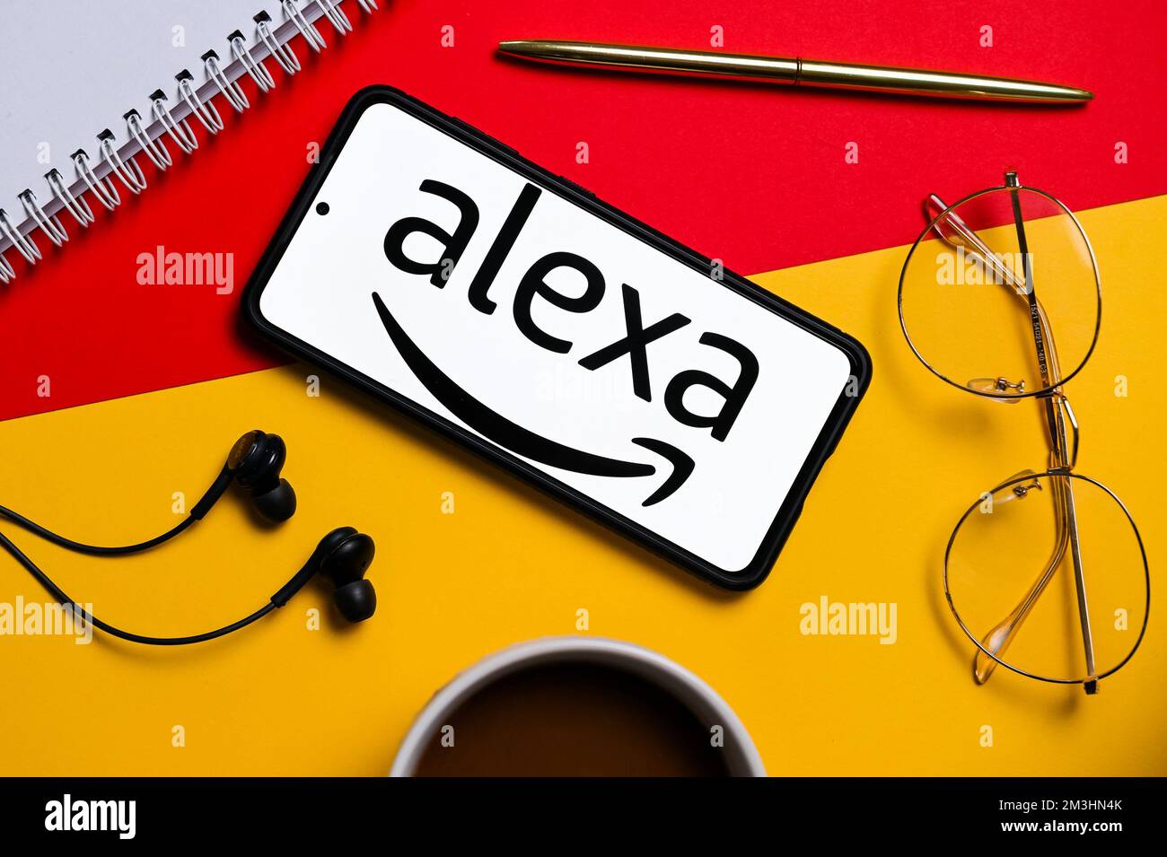 Polen. 10.. Dezember 2022. In dieser Abbildung wird ein Amazon Alexa-Logo auf einem Smartphone angezeigt. (Kreditbild: © Mateusz Slodkowski/SOPA Images via ZUMA Press Wire) Stockfoto