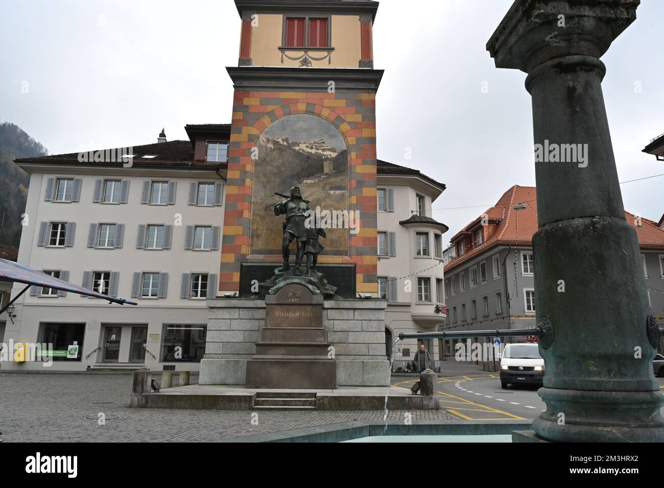 Das William Tell-Denkmal befindet sich auf dem Rathausplatz im Zentrum des Dorfes Altdorf im Kanton Uri. Stockfoto