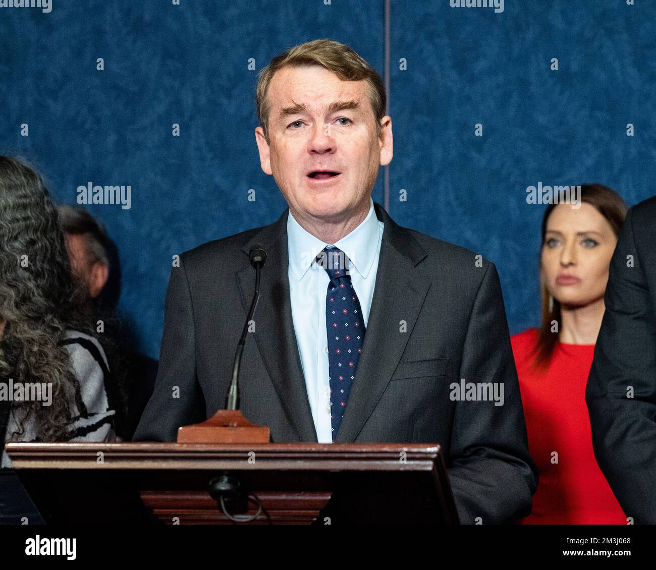 Washington, Usa. 15.. Dezember 2022. USA Senator Michael Bennet (D-CO) sprach auf einer Pressekonferenz über die Einführung von Rechtsvorschriften zur Reform des Visasystems von H2A, um der Landwirtschaft und den Landarbeitern zu helfen. (Foto: Michael Brochstein/Sipa USA) Guthaben: SIPA USA/Alamy Live News Stockfoto