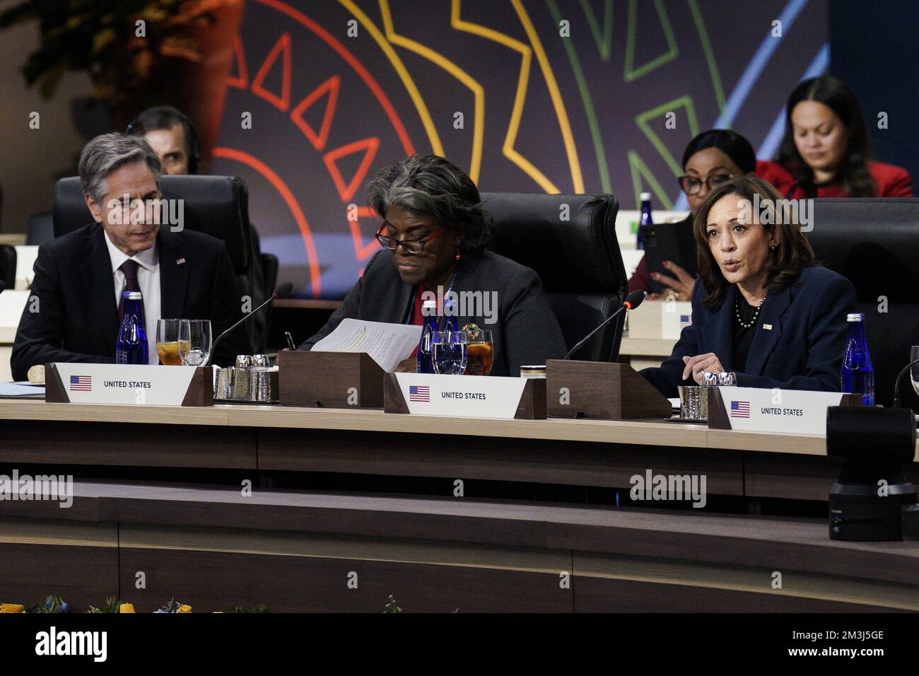 Washington, Usa. 15.. Dezember 2022. Außenministerin Antony Blinks, Linda Thomas-Greenfield, Kabinettssekretärin der Vereinigten Staaten, Vizepräsidentin Kamala Harris nehmen am U.S.-Africa Leaders Summit Teil, der am Donnerstag, den 15. Dezember 2022, im Walter E. Washington Convention Center in Washington, DC, ein Mittagessen über multilaterale Zusammenarbeit veranstaltet. Foto: Yuri Gripas/UPI Kredit: UPI/Alamy Live News Stockfoto