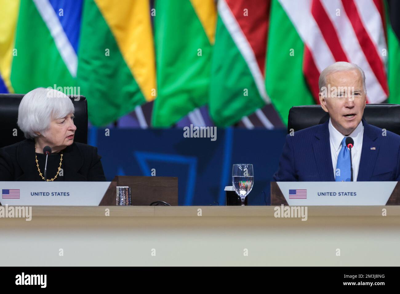 Washington, USA. 15.. Dezember 2022. Janet Yellen, Finanzminister und Präsident Joe Biden, nimmt am 15. Dezember 2022 am Walter E. Washington Convention Center in Washington, DC, an der Abschlusssitzung des US-Afrika-Gipfels zur Förderung der Ernährungssicherheit und der Resilienz der Lebensmittelsysteme Teil. (Foto: Oliver Contreras/Sipa USA) Guthaben: SIPA USA/Alamy Live News Stockfoto