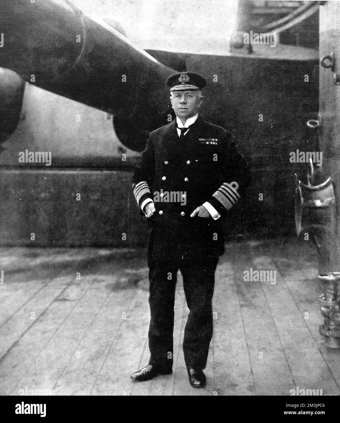 Admiral Sir George A. Callaghan, Befehlshaber der ersten Flotte Großbritanniens im Jahr 1914. Da sich in Europa Kriegswolken sammeln, verkündete die Admiralität: "Der ersten Flotte, die sich auf Portland konzentriert, wurde befohlen, sich nicht für den Manövrierurlaub zu verteilen." Datum: 1914 Stockfoto