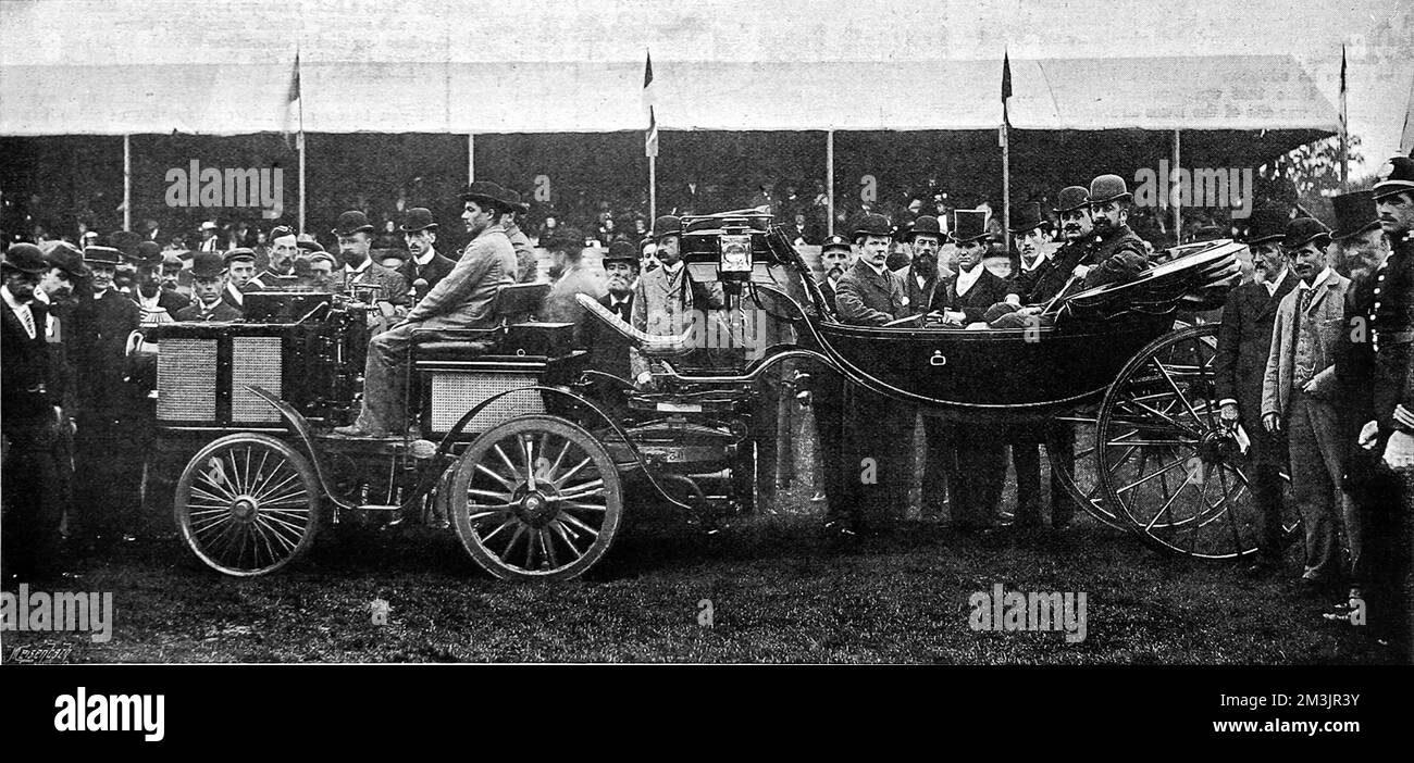 Ein Beispiel für ein „Teampferd“ in einer traditionellen Kutsche, ausgestellt von De Dion und Bouton, Paris. Dieses "pferdellose" Arrangement war relativ kurzlebig. Datum: 1895 Stockfoto