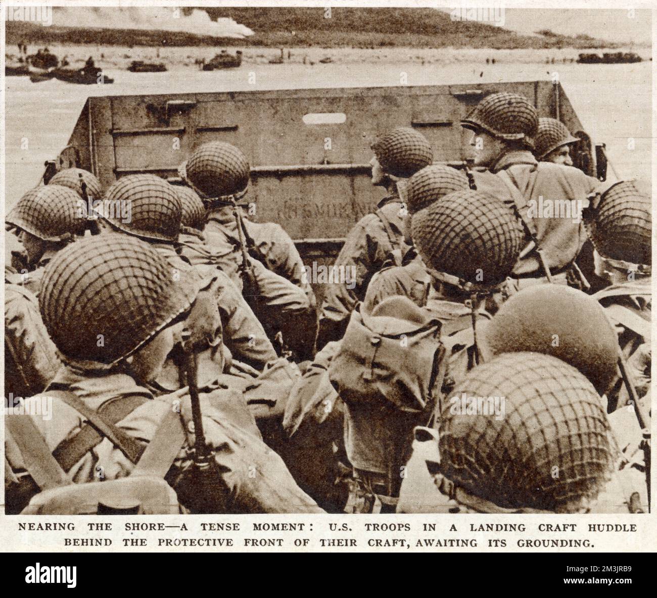 Amerikanische Infanteristen in einem Landungsfahrzeug, das am Morgen des D-Day, dem 6. Juni 1944, in Richtung Normandie unterwegs ist. Stockfoto