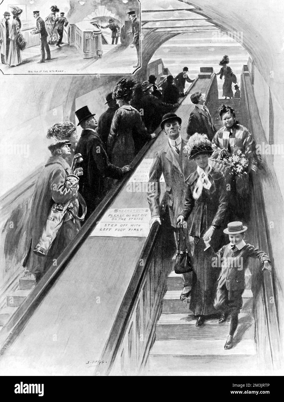 Die ersten Rolltreppen, die jemals in der U-Bahn installiert wurden, zwischen dem District und den Piccadilly-Bahnhöfen am Bahnhof Earls Court. Zu der Zeit wurde den Passagieren, die sie benutzten, eine tolle Unterhaltung geboten. Datum: 1911 Stockfoto