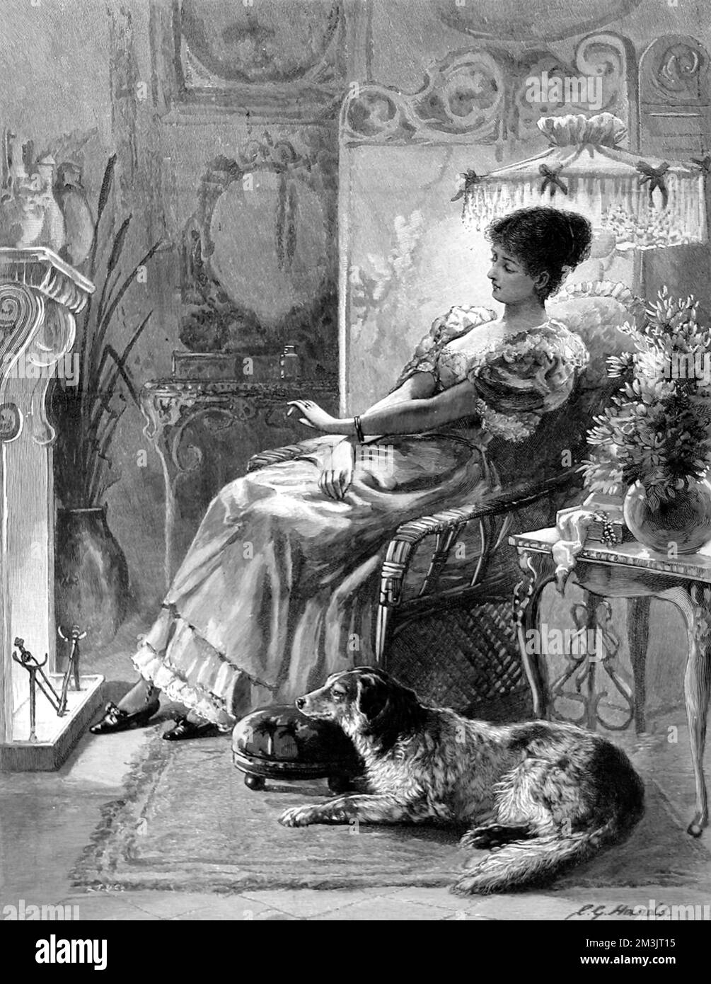 Eine junge Frau saß auf einem Stuhl am Feuer und bewunderte den Verlobungsring an ihrer linken Hand. Das Zimmer, in dem sie sitzt, hat ein typisch kunstvoll verziertes, spätviktorianisches Interieur, während ein Hund neben ihrem Fußhocker sitzt. 1895 Stockfoto