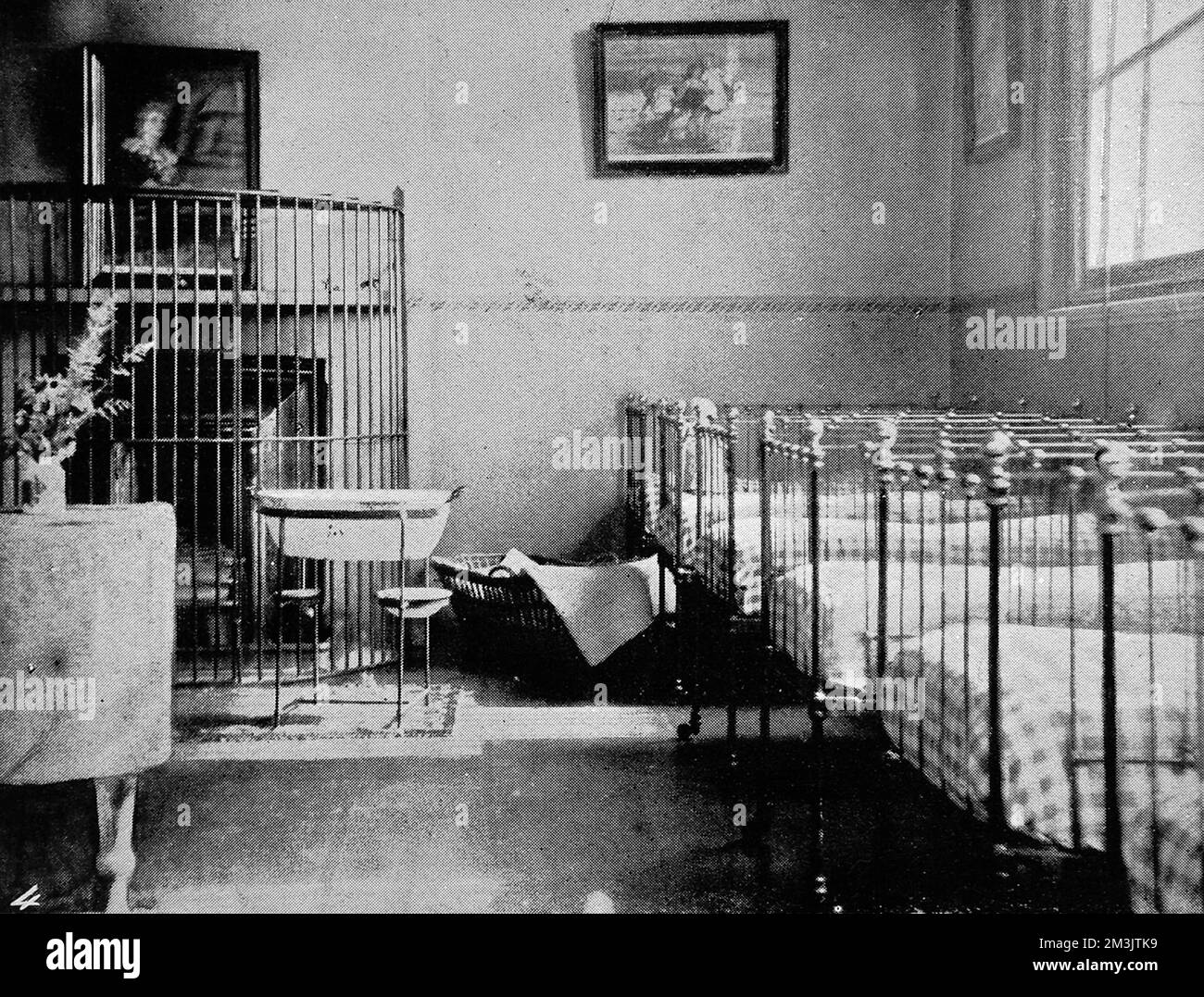 Eine Kindertagesstätte in Holloway, einem reinen Frauengefängnis, in dem Babys, die entweder dort geboren wurden oder unter drei Monaten waren, als ihre Mütter eingesperrt wurden, im Gefängnis betreut wurden. Die Babys schliefen in Kinderbetten in der Zelle ihrer Mutter, wobei die Krankenschwestern das Wohlergehen der Babys beaufsichtigten. Im Alter von neun Monaten musste das Baby das Gefängnis verlassen Stockfoto