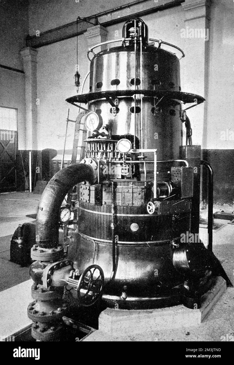 Foto einer Curtis Vertical Turbine im Kraftwerk der British Thomson-Houston Company, Rugby, Februar 1904. Die von Curtis, einem New Yorker Ingenieur, entworfene Turbine Unterschied sich von früheren Parsons Turbinen durch eine vertikale statt einer horizontalen Welle. 1904 Stockfoto