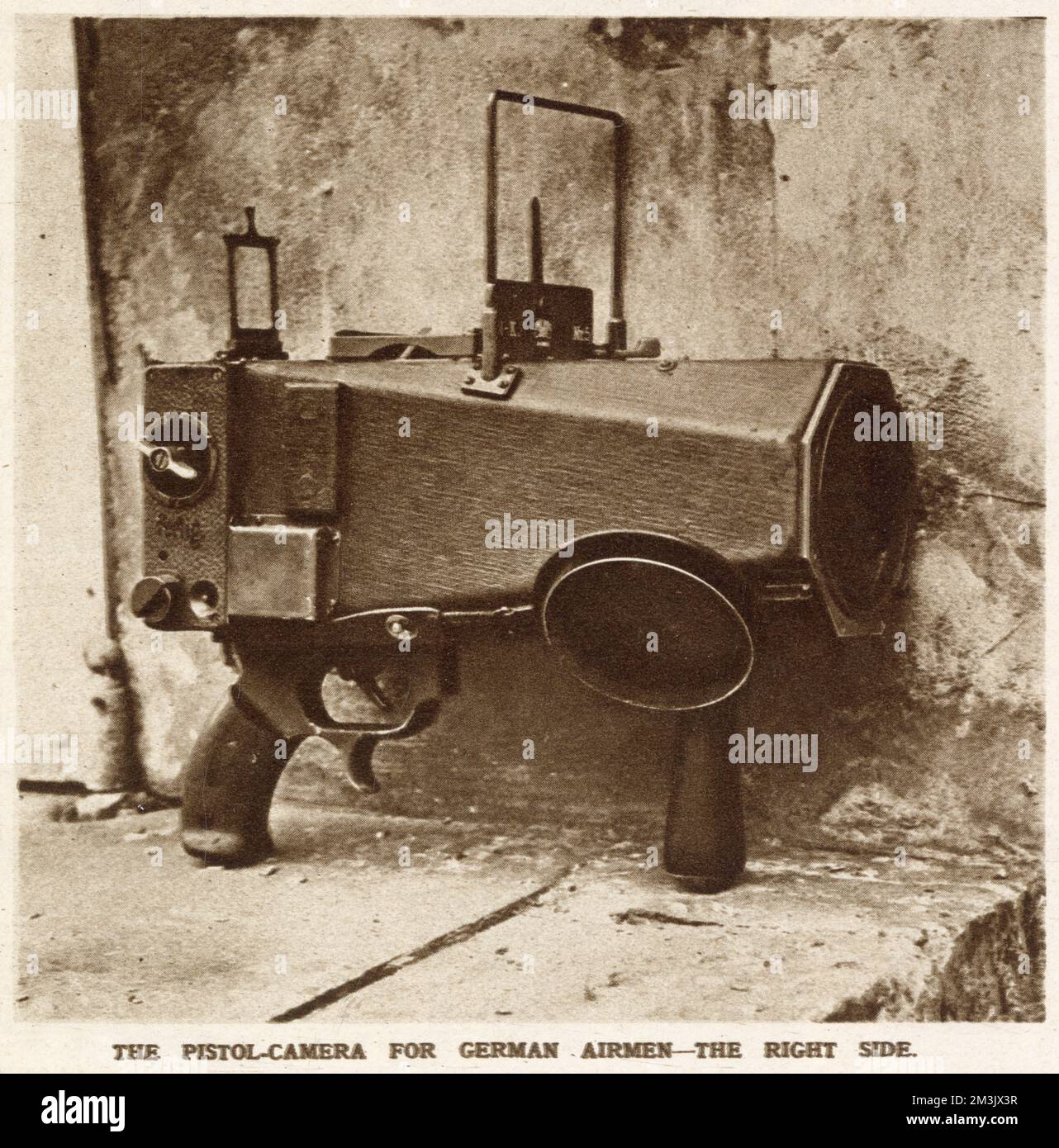 Eine Pistolenkamera, wie sie von deutschen Flugzeugen während des Ersten Weltkriegs verwendet wurde, um Luftaufnahmen von feindlichen Linien zu machen. Stockfoto