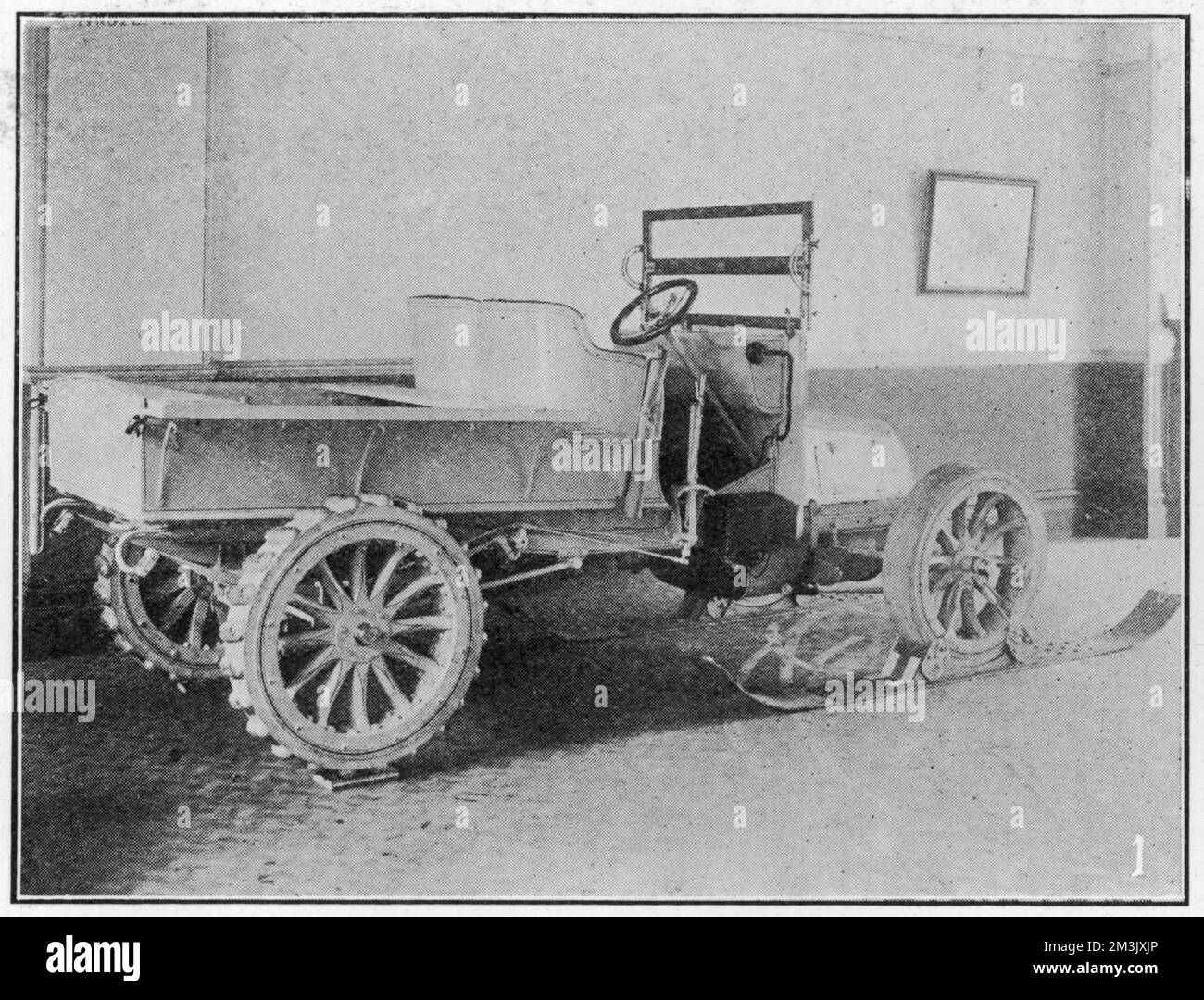 Schneewagen oder „Motorschlitten“, verwendet während der Nimrod Antarktis Expedition von 1908-09. Dieses Fahrzeug war dem Vernehmen nach sehr nützlich auf flacheren Gebieten des antarktischen Eis, aber weniger auf Steigungen oder steinigen Böden. Datum: 1909 Stockfoto
