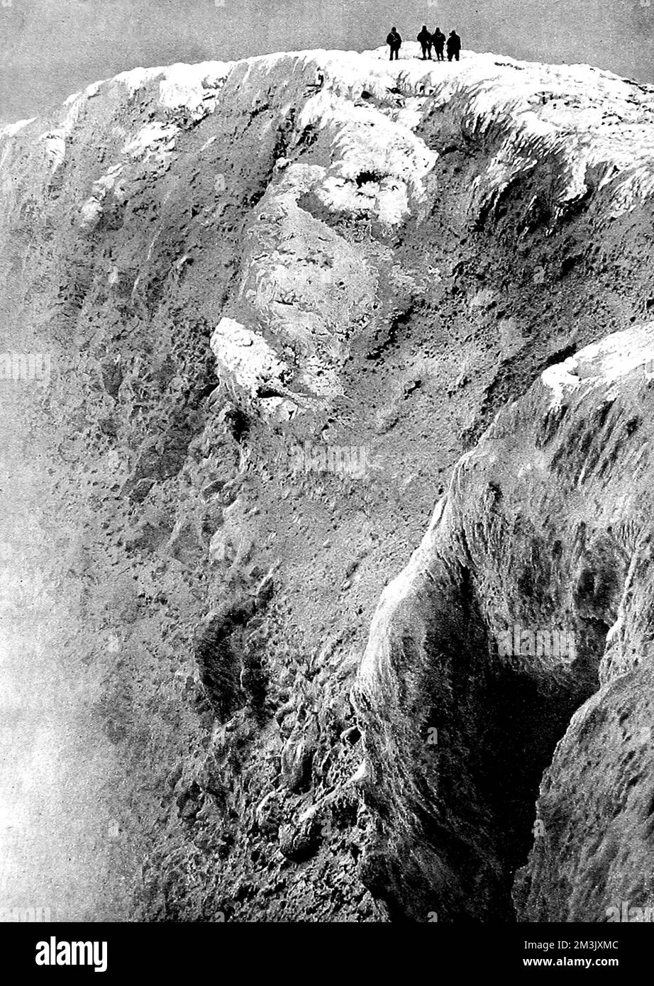 Mitglieder der Nimrod-Antarktis-Expedition von 1908-09, die am 10.. März 1908 den Gipfel des Mount Erebus in der Antarktis erreicht. Mount Erebus ist ein aktiver Vulkan, der etwa 13000 Meter hoch ist. 1909 Stockfoto