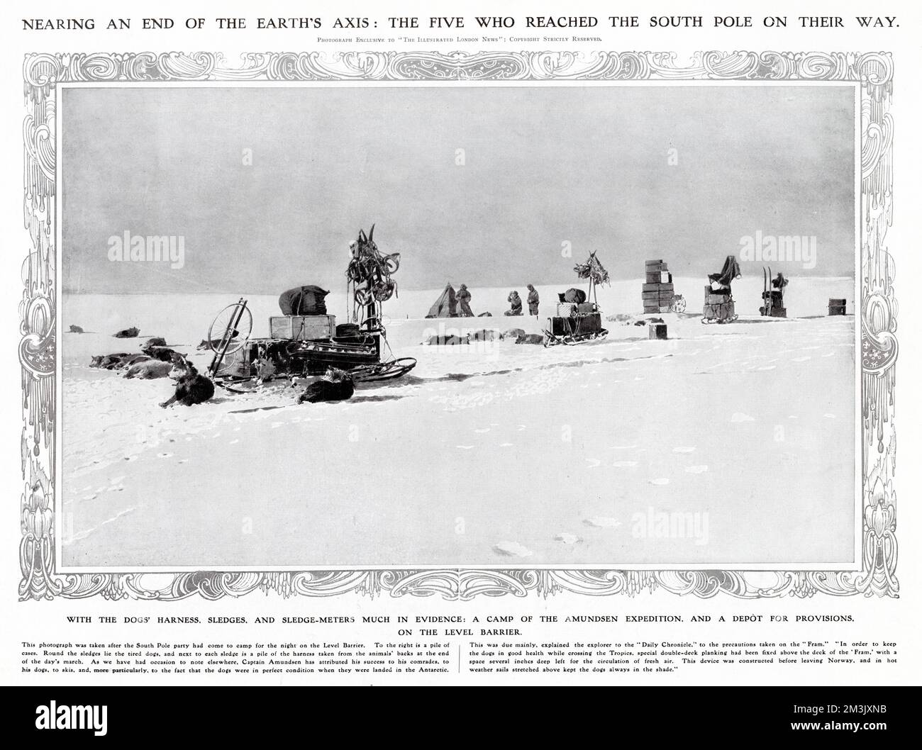 Das Schlittenteam der Amundsen Antarktis Expedition campen auf der Level Barrier, auf dem Weg zum Südpol, 1911. Im Dezember 1911 erreichten Roald Amundsen und vier andere als erste Entdecker den Südpol. Im Vordergrund sieht man die Hunde und Schlitten des Teams und im Hintergrund die Männer und ihr Zelt. Stockfoto