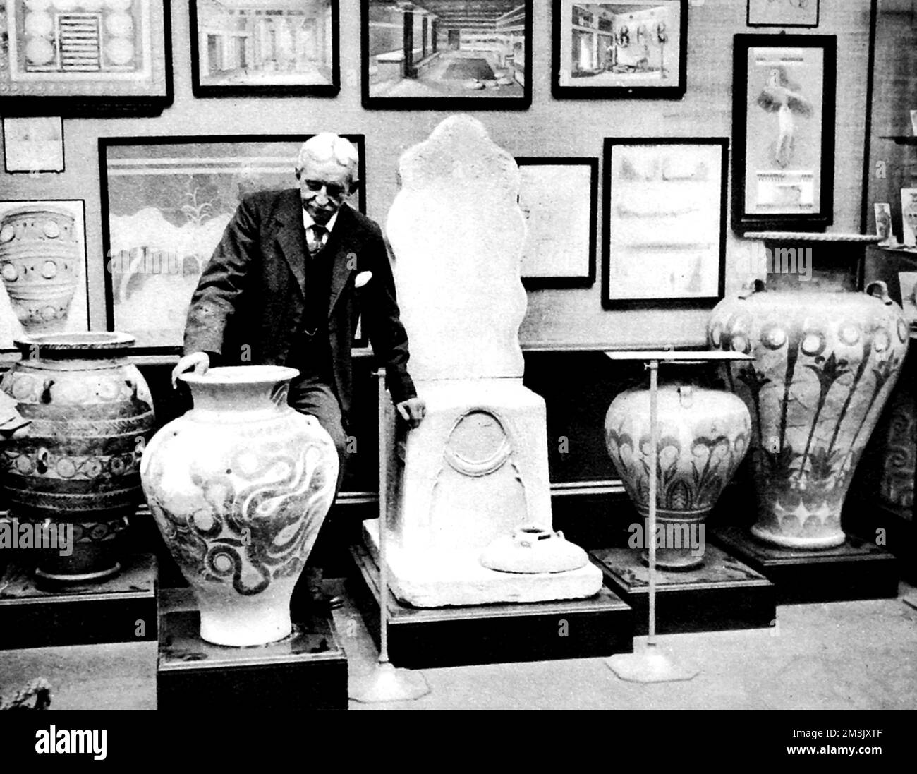 Sir Arthur Evans arrangiert Ausstellungen, Burlington House, Londo Stockfoto