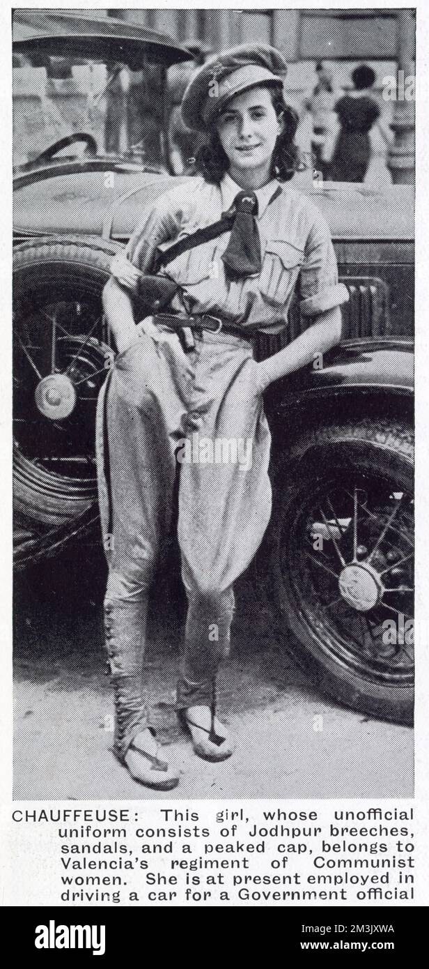 Eine Chauffeurin von Valencias kommunistischem Regiment, die einen republikanischen Politiker herumfuhr, wurde in den frühen Stadien des spanischen Bürgerkriegs abgebildet. Stockfoto