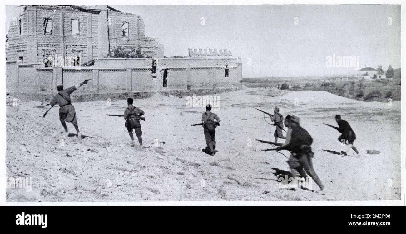 Nationalistische Truppen beschuldigen ein zerstörtes Haus Stockfoto