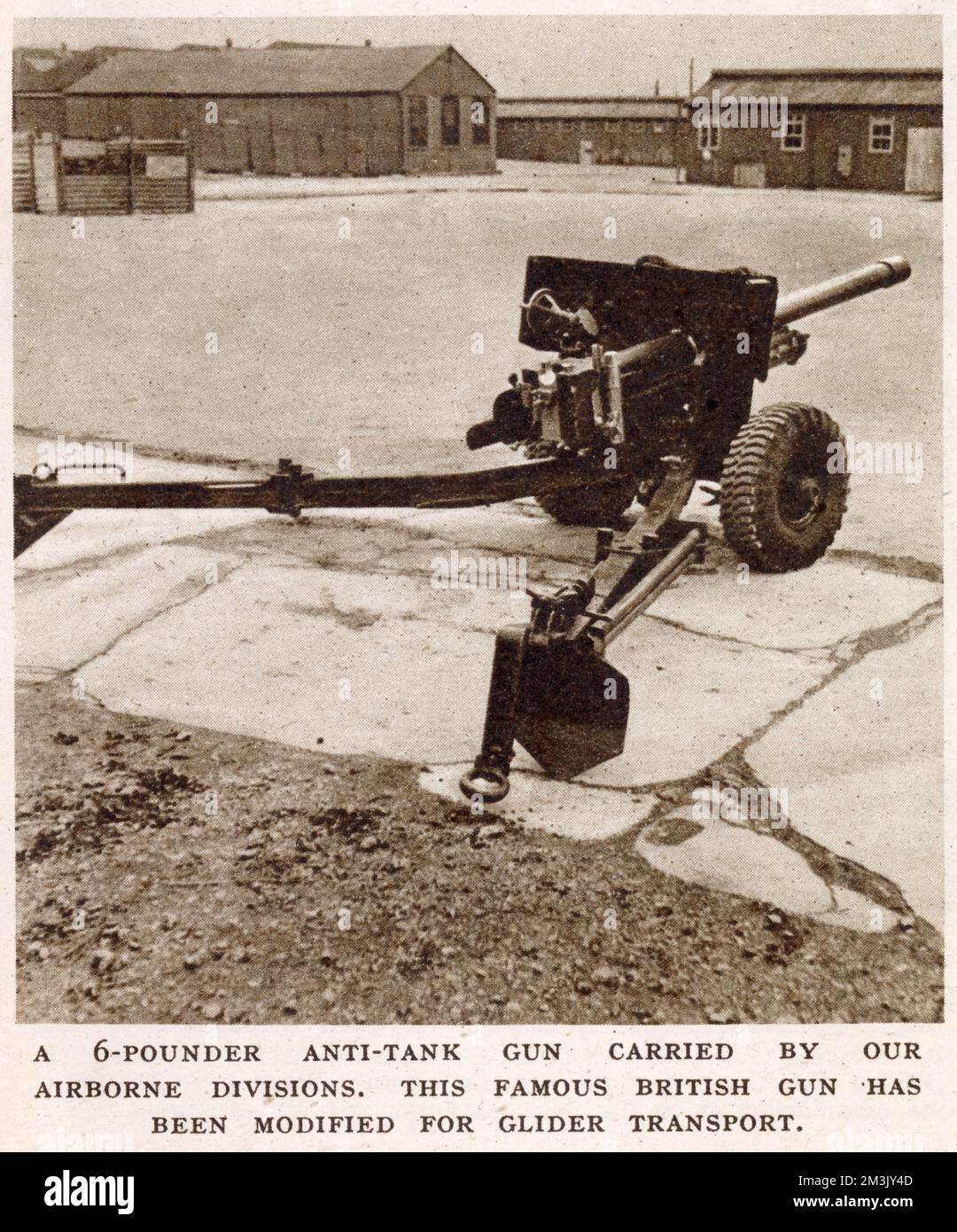 Britische 6-Panzerabwehrwaffe, auf einem Paradeplatz der britischen Armee, 1944. Diese Art von Waffe wurde von der britischen Armee ausgiebig eingesetzt, unter anderem von der British First Airborne Division in Arnheim, während der Operation "Market Garden" im September 1944. Stockfoto