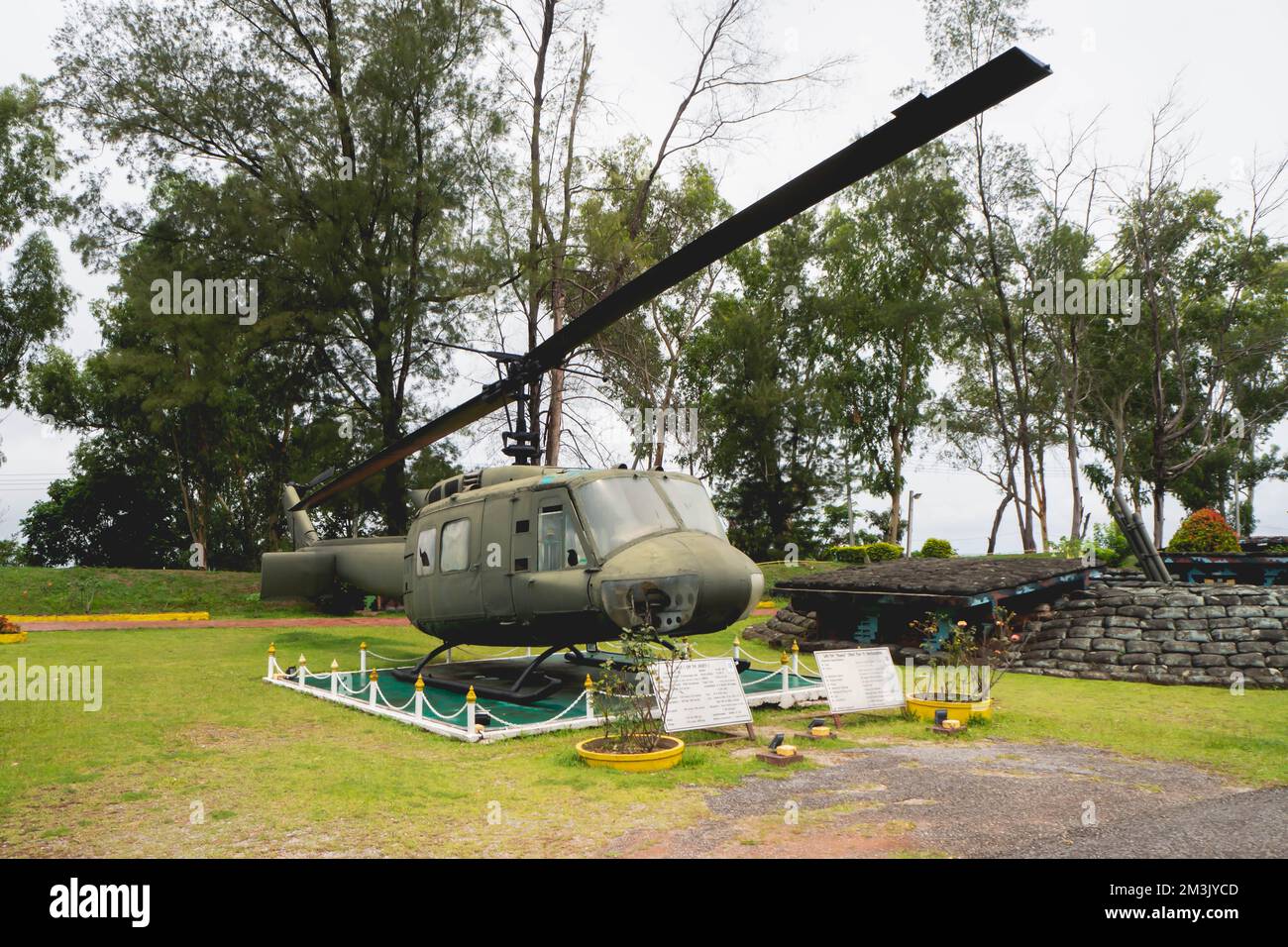 KhoaKhor PetChaBoon/Thailand - Juni 14 2020 : Helikopter der alten grünen Militäreinheit aufgegeben Stockfoto