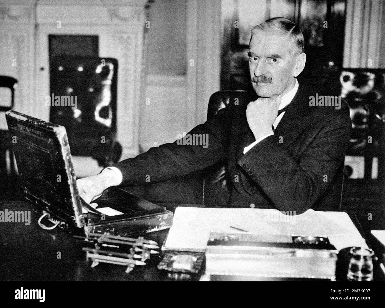 Neville Chamberlain Abgeordneter als Finanzminister, 1937. Stockfoto
