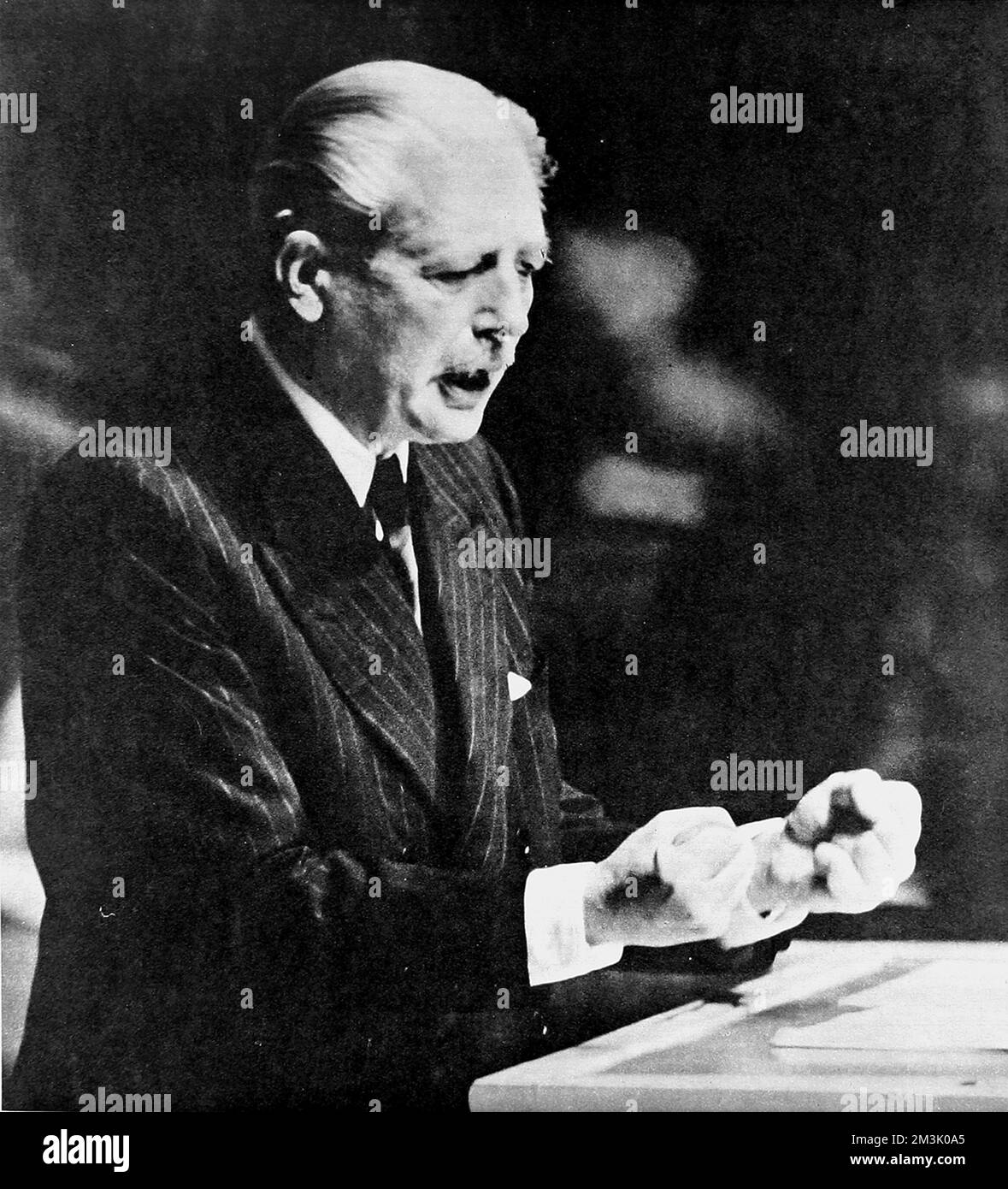 (Maurice) Harold Macmillan spricht vor der Generalversammlung der Vereinten Nationen am 29.. September 1960. In einer eindringlichen Rede sprach der britische Premierminister über Großbritanniens koloniale Bilanz und die Bedingungen und Möglichkeiten für die Abrüstung des Kalten Krieges. 1960 Stockfoto