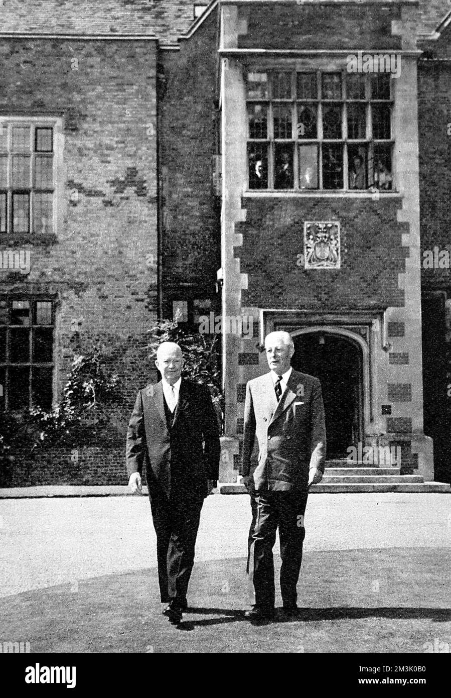 Dwight D. Eisenhower und Harold Macmillan bei Chequers, 1959. Stockfoto