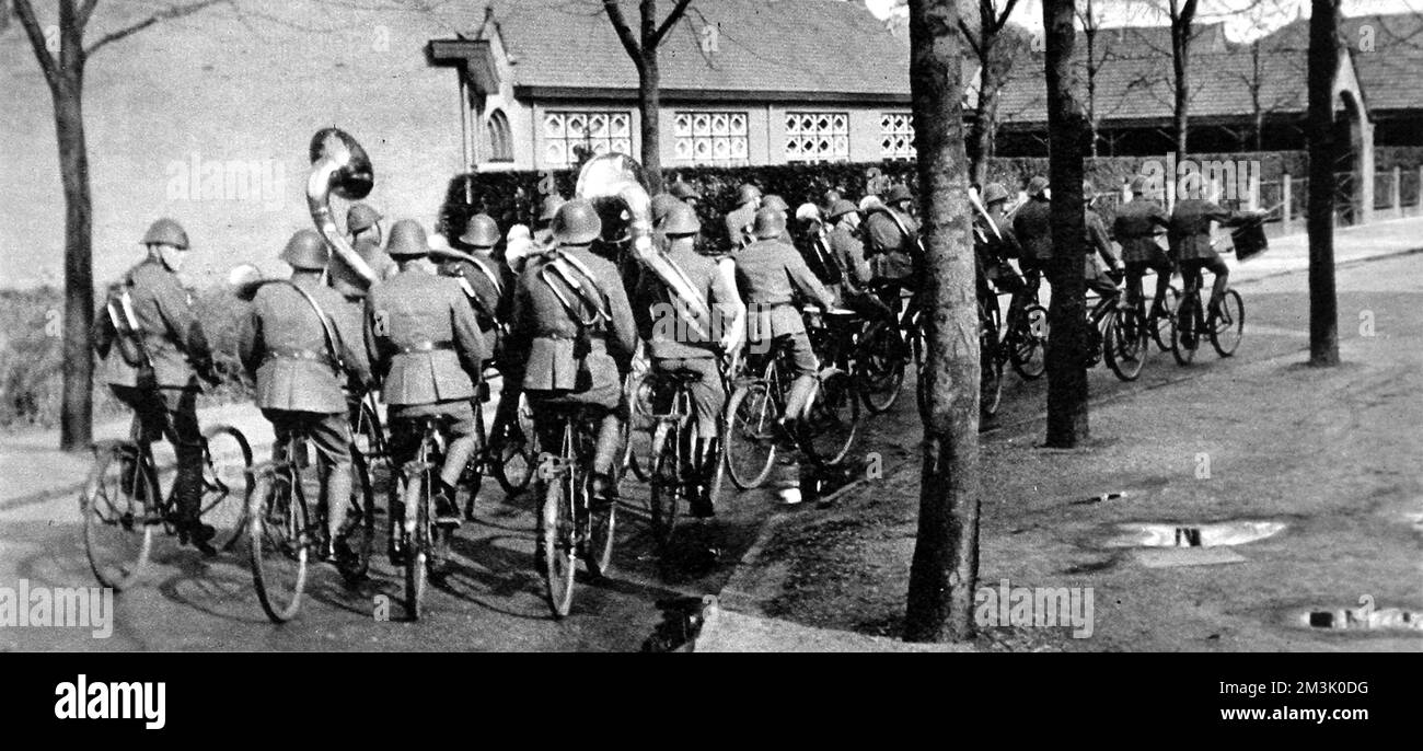 Dutch Bicycle-Mounted Band, 1937 Stockfoto