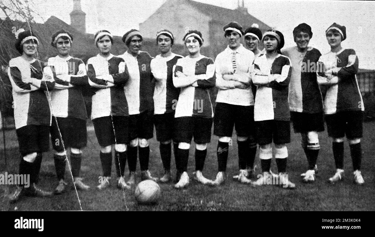 Das Frauenfußballteam der Sterling Company, 1917. Stockfoto