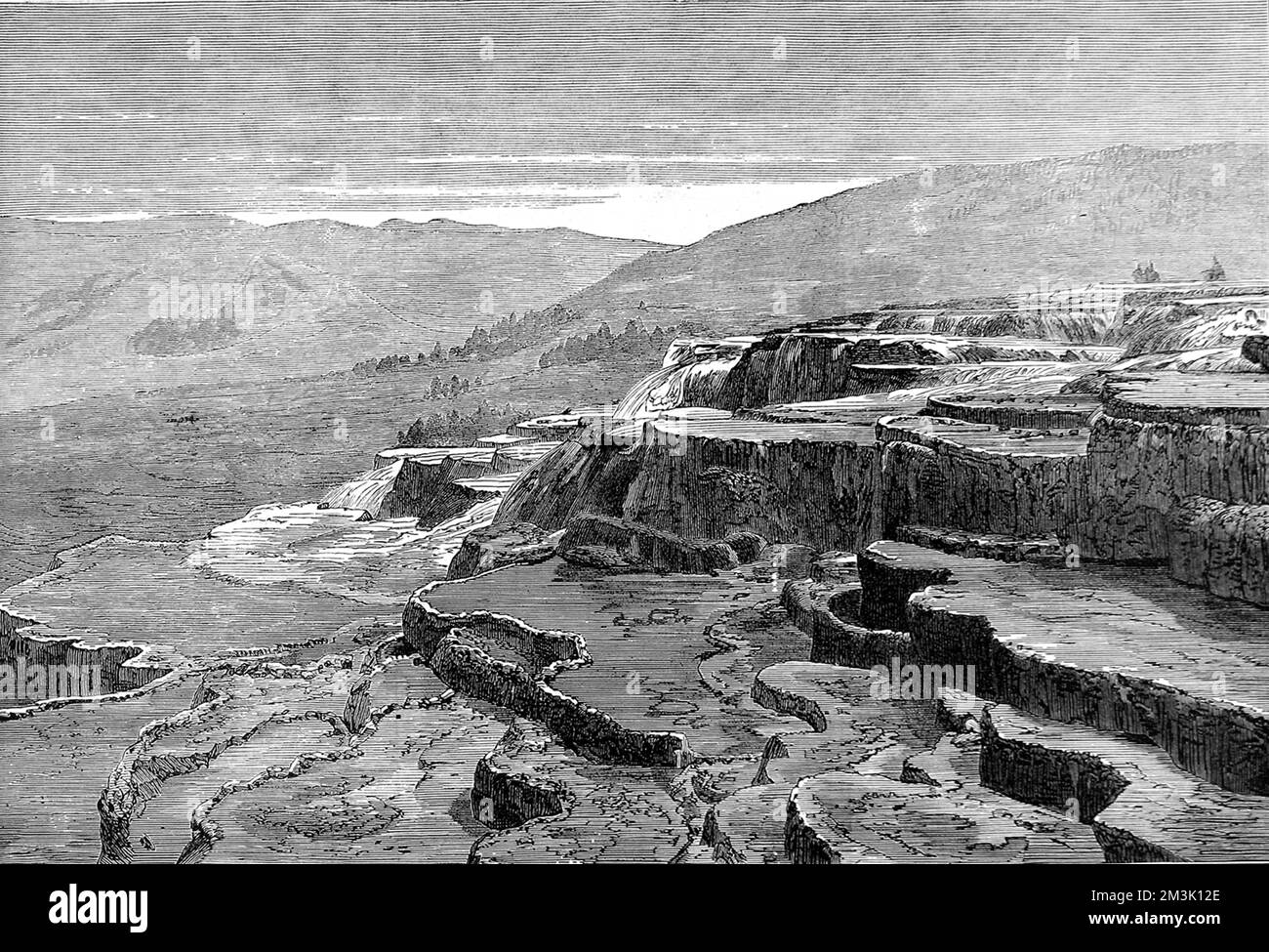 Mammoth Hot Springs, Gardiner's River, Yellowstone, 1874. Im März 1872 machte Präsident Grant Yellowstone zum Nationalpark, "...zum Wohle und zum Vergnügen der Menschen." Stockfoto