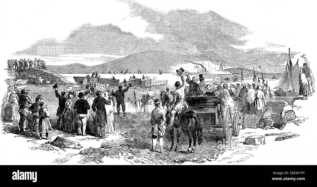 Gravur mit Menschenmassen, die sich am Ufer nahe Dock Quay, Galway, versammelten, um dem Dampfer „Viceroy“ auf seiner Jungfernfahrt nach New York, 1850, abzuwinken. Datum: 1850 Stockfoto