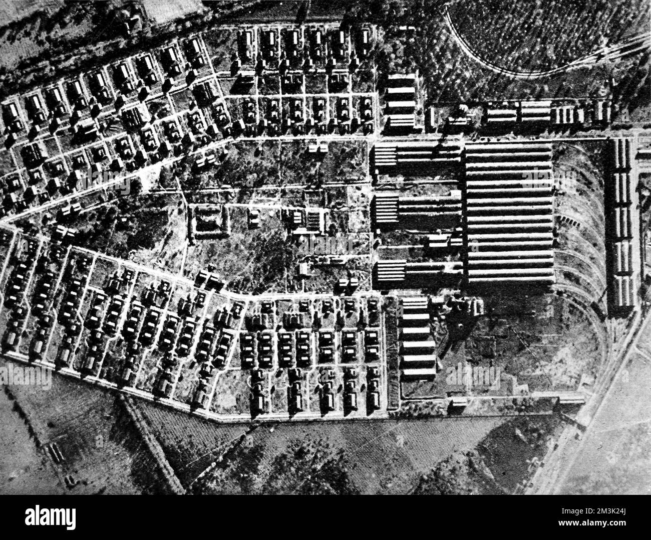 Luftaufnahme der Sprengstoffwerke und -Depots in Salbris, bei Orleans, in der ersten Hälfte des Jahres 1944. Dieses Depot befand sich im von den Nazis besetzten Frankreich und wurde von britischen Bombern angegriffen, kurz nachdem dieses Foto gemacht wurde. Datum: 1944 Stockfoto