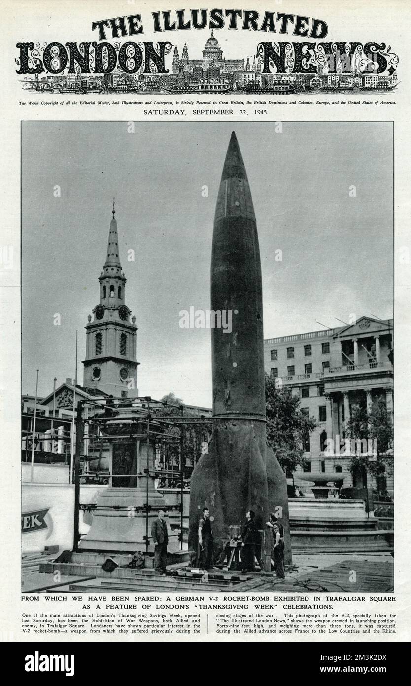 Die deutsche V-2-Rakete wurde am Trafalgar Square im Rahmen der Londoner Thanksgiving-Woche am Ende des Zweiten Weltkriegs am 1945. September ausgestellt. Diese Rakete, die während des Vormarsches der Alliierten in Deutschland gefangen wurde, war 49 Meter hoch und wog mehr als drei Tonnen. 1945 Stockfoto