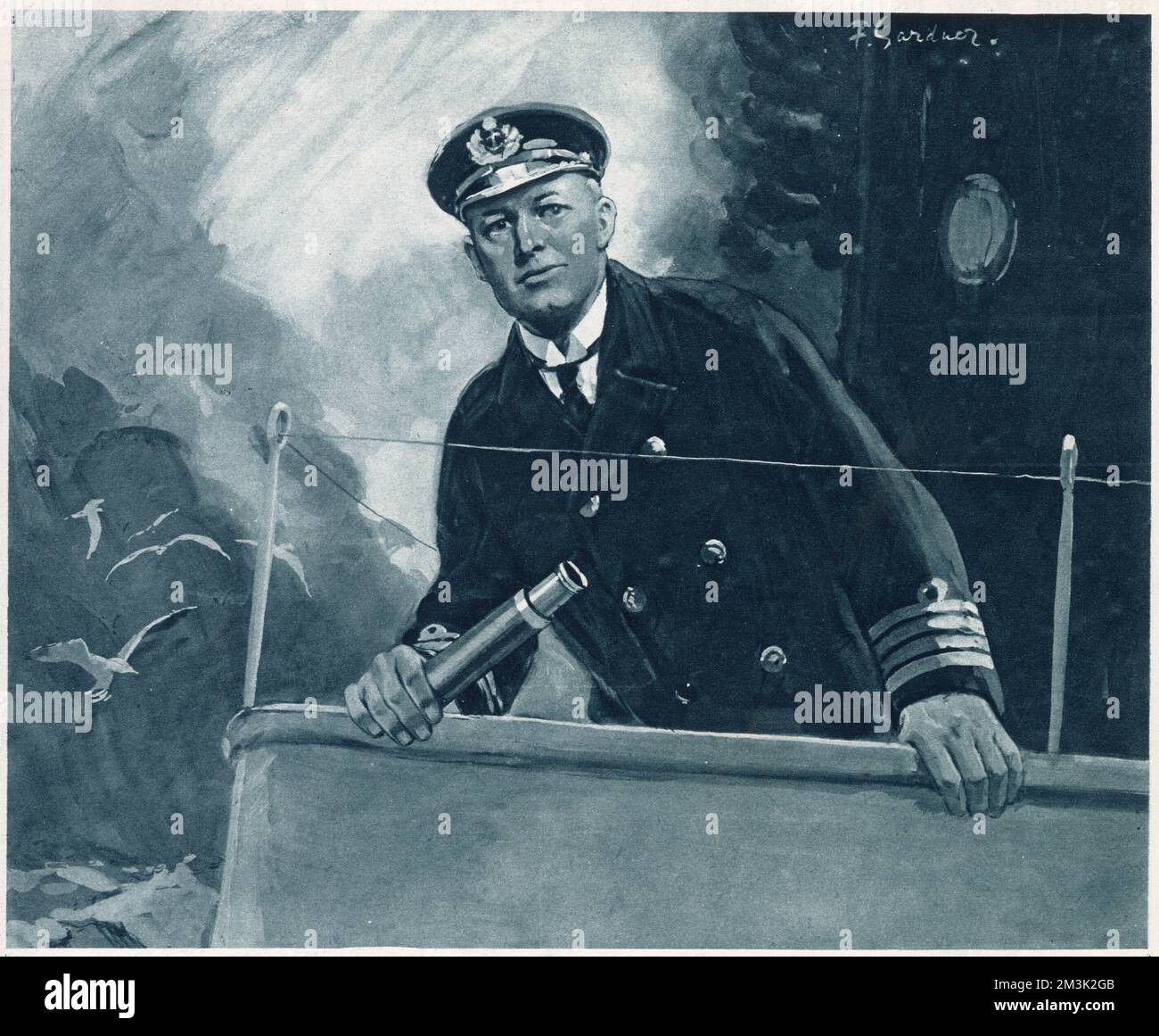 Der Captain der britischen Royal Navy steht auf der Brücke seines Schiffes, mit einem Teleskop in der rechten Hand. Stockfoto