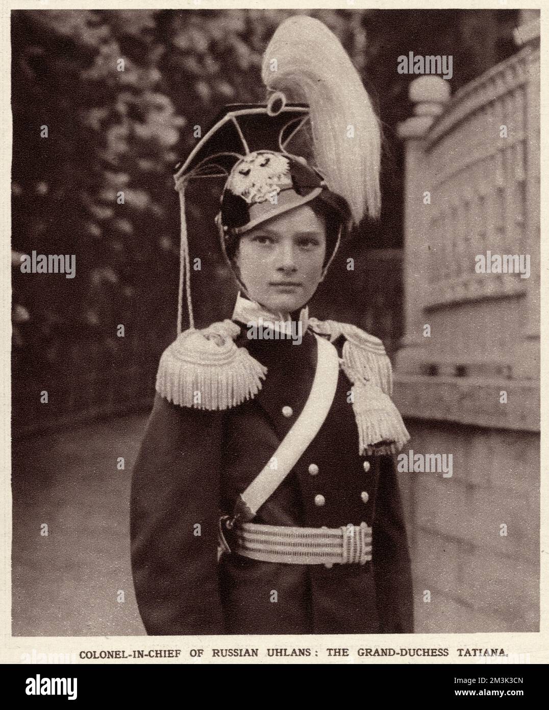 Großherzogin Tatiana Nikolajewna aus Russland (1897-1918), zweite Tochter von Zar Nicholas II. Und Alexandra Feodorowna trägt die Einheit des Oberst des 8.. Regiments der Uhlans von Vosnessensk. Datum: 1914 Stockfoto