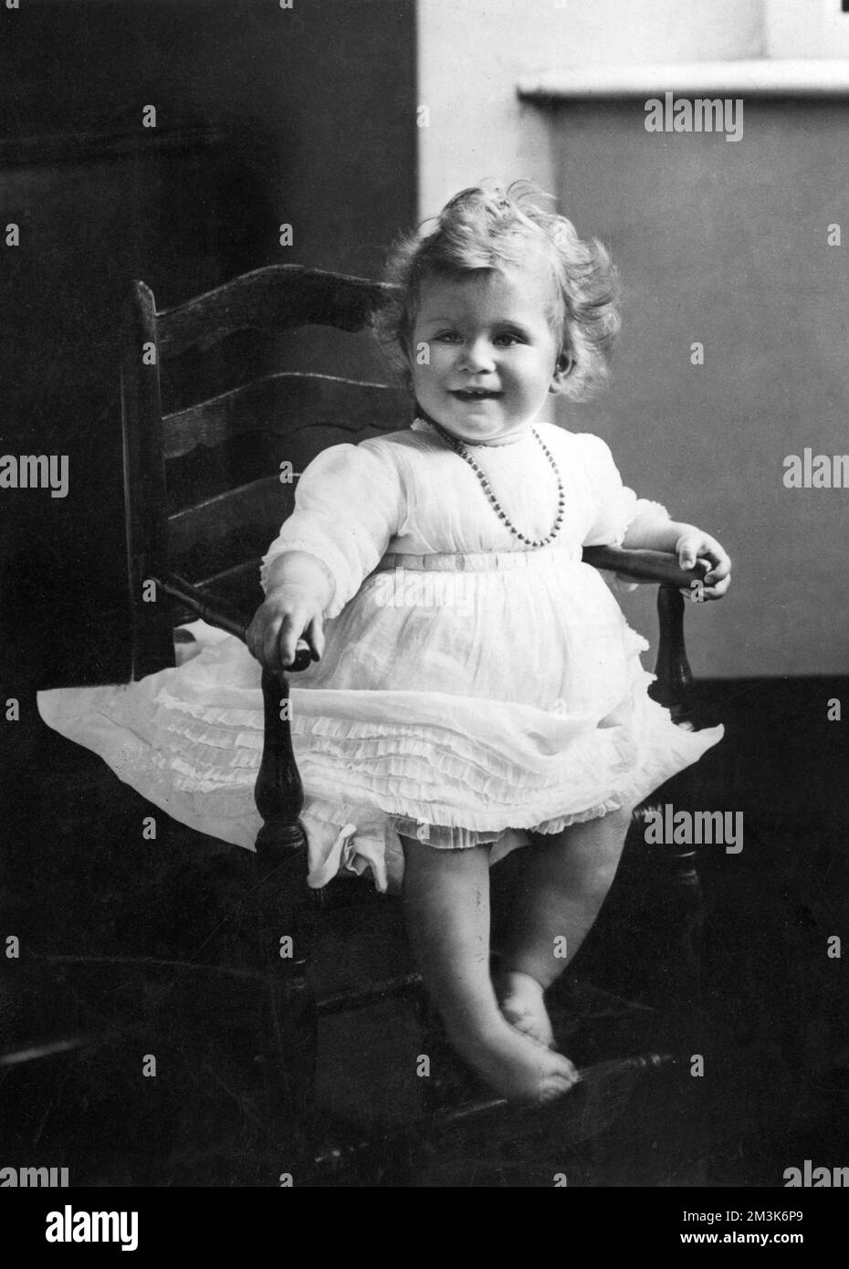 Prinzessin Elizabeth von York (jetzt Königin Elizabeth II) im Juni 1927 im Alter von 14 Monaten aufgenommen. Stockfoto