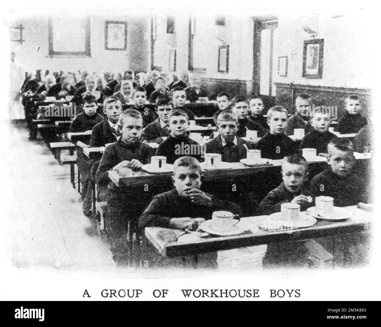 Eine Gruppe kleiner Jungs in einem Armenhaus. Datum: 1909 Stockfoto