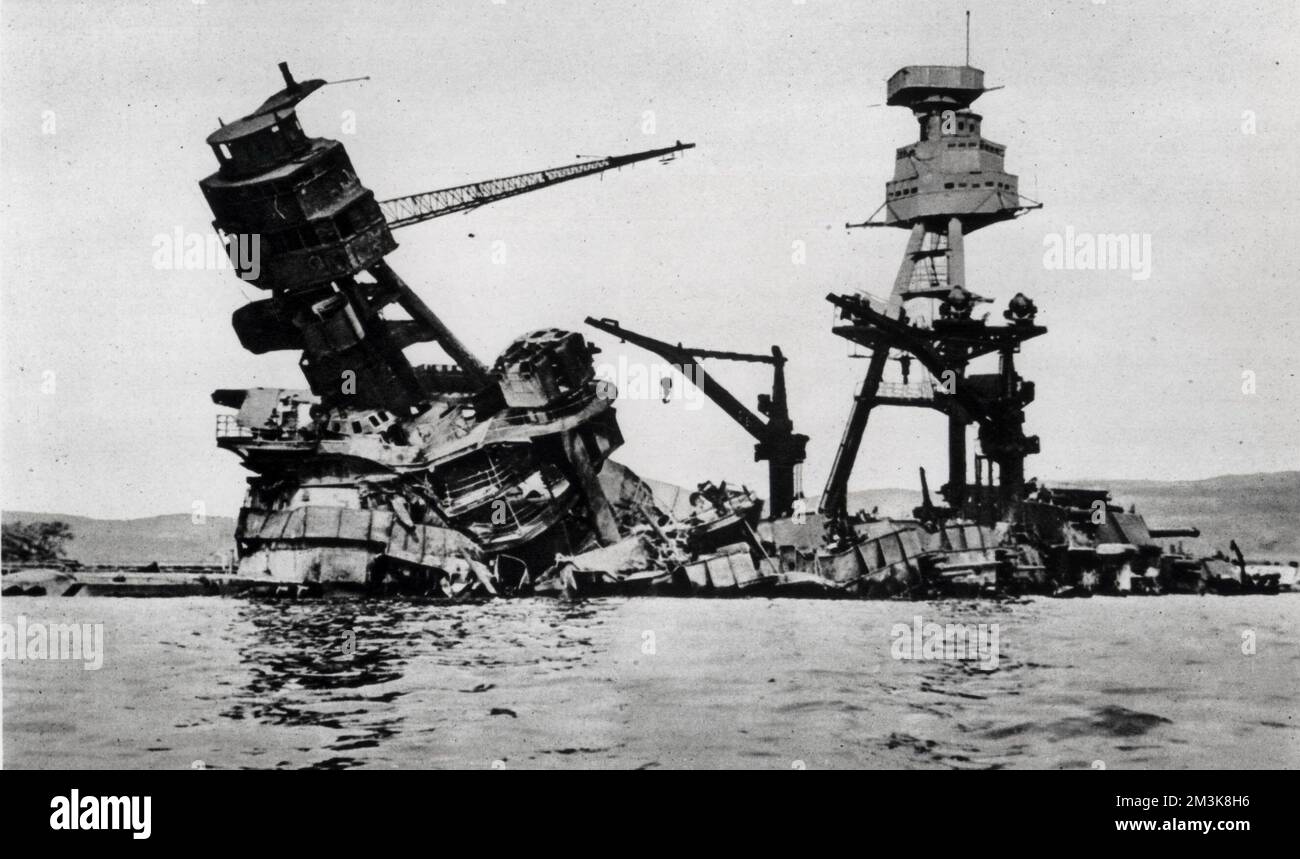 Das Foto zeigt das Schlachtschiff „Arizona“, das 1941 von einem japanischen Flugzeug in Pearl Harbour versenkt wurde. Datum: 21.. Februar 1942 Stockfoto