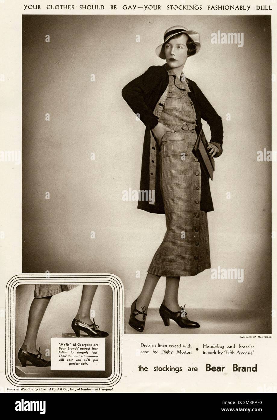 Frau trägt ein dreiviertel langes Umschlagkleid in Leinentweed mit passendem Mantel von Digby Morton. Datum: 1934 Stockfoto