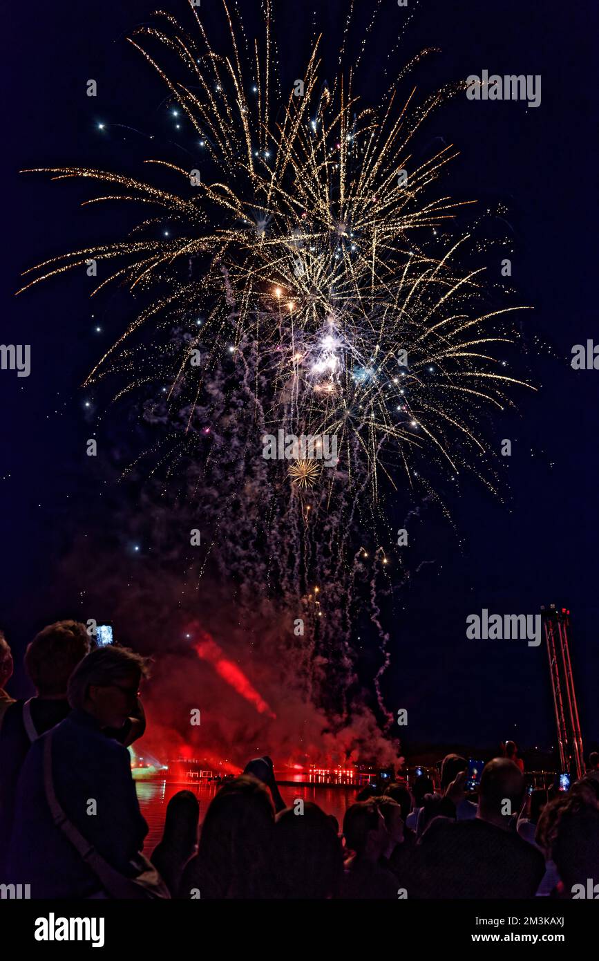 Lasershow .Feuerwerk über Maschsee Hannover. Stockfoto