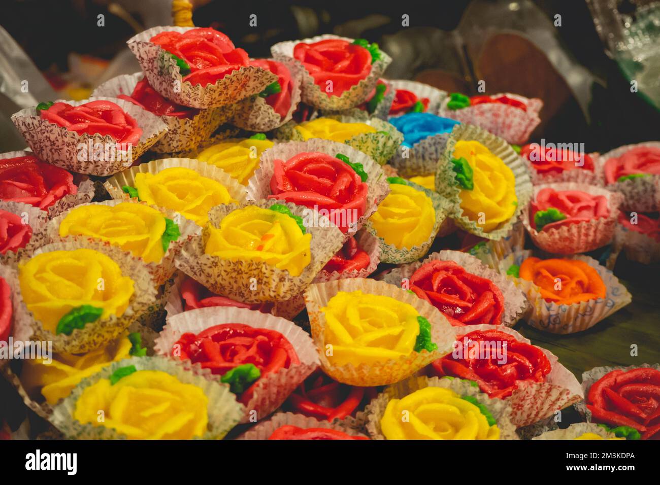 Thailändisches Dessert namens "Arlua" sieht aus wie eine Blume. Wurde beim Loi-Krathong-Festival verkauft Stockfoto
