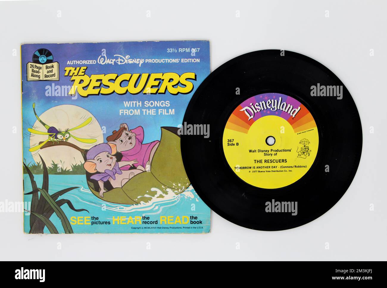Lesen Sie die Aufzeichnungen von The Rescuers Down Under. Ein amerikanischer animierter Abenteuerfilm aus dem Jahr 1990, produziert von Walt Disney Feature Animation. Soundtrack Stockfoto